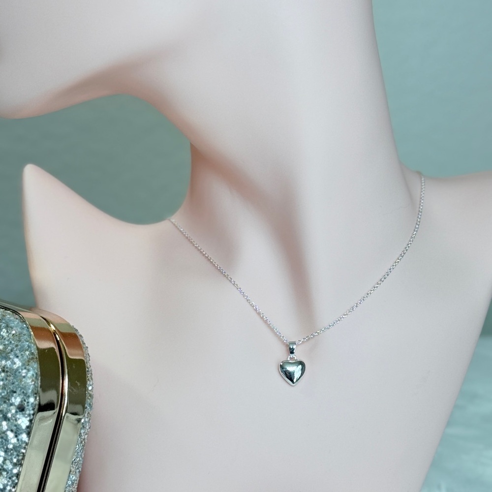 ⚜️ Silver Heart Pendant Necklace - Picture 3 of 6